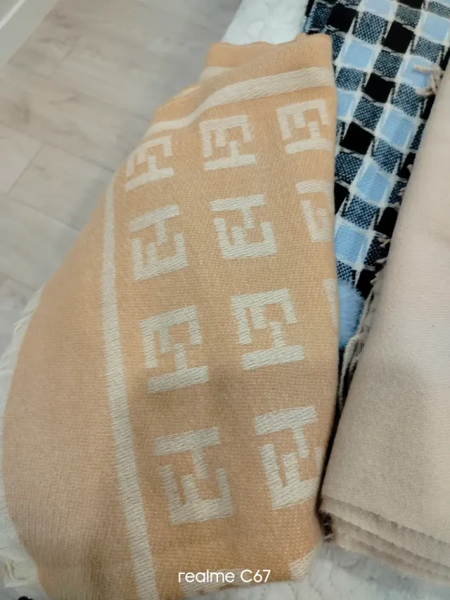 Lote 3 bufandas y 3  pañuelos vestir