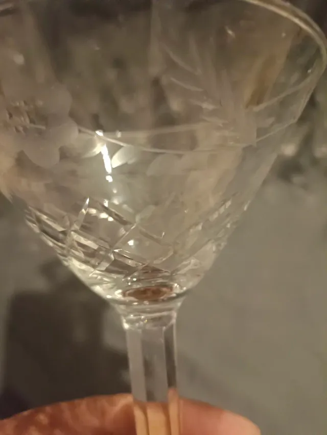 Taças de cristal esculpidas