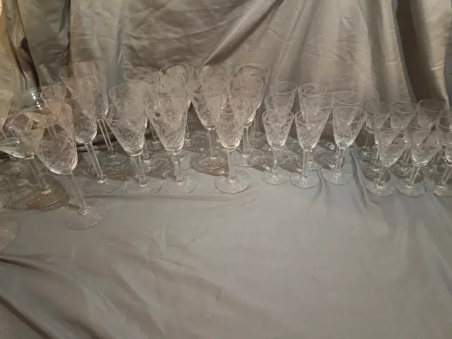 Taças de cristal esculpidas