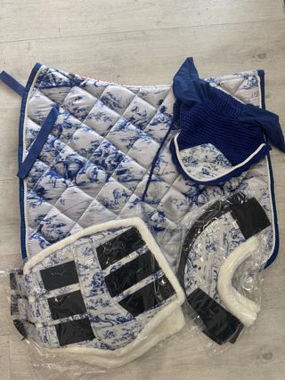 Conjunto ecuestre: manta, orejeras y vendas