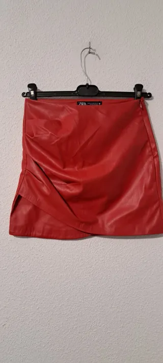 Minifalda Zara Roja Efecto Piel