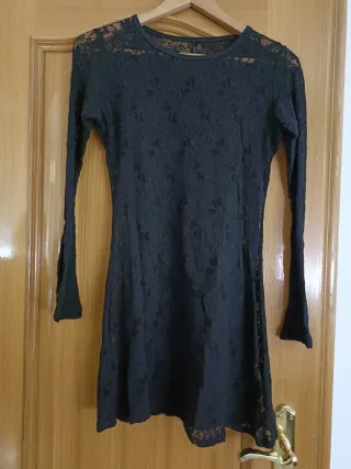 Vestido negro encaje manga larga