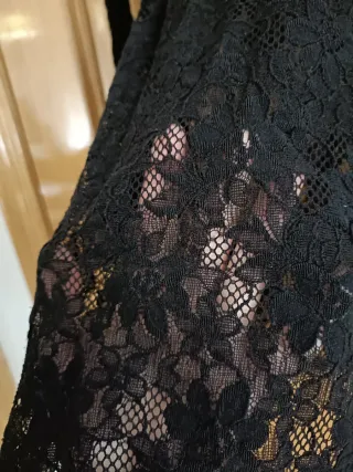 Vestido negro encaje manga larga