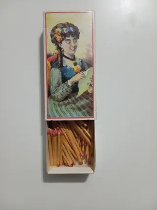 Caja de cerillas antigua