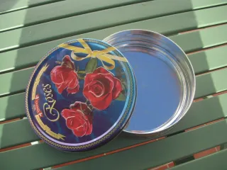 Lata Vintage Cadbury Roses Queen's