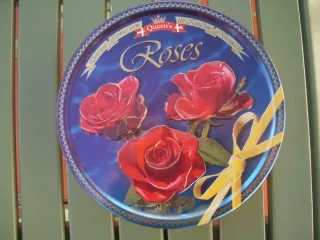 Lata Vintage Cadbury Roses Queen's