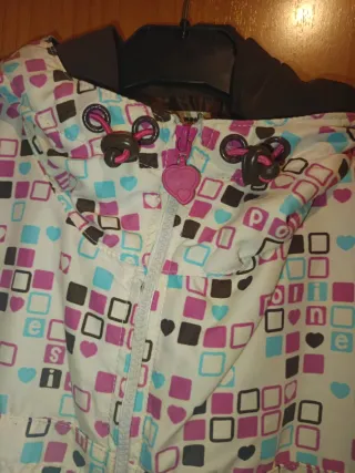 Cazadora multicolor con capucha