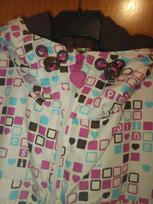 Cazadora multicolor con capucha