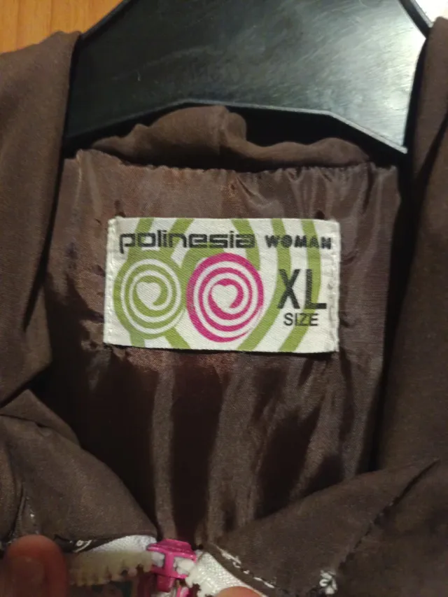 Cazadora multicolor con capucha