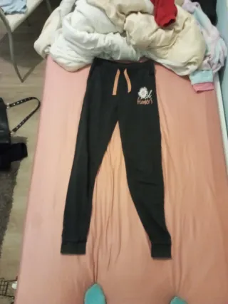 Pantalón chándal negro con cordón