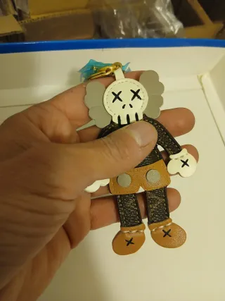 Portachiavi bambola forma KAWS