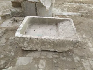 Pila de piedra antigua