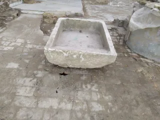 Pila de piedra antigua