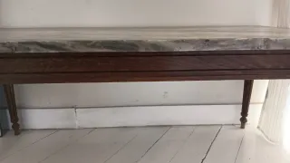 Tavolo da salotto con piano in marmo