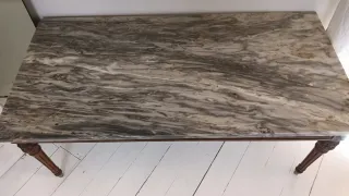 Tavolo da salotto con piano in marmo