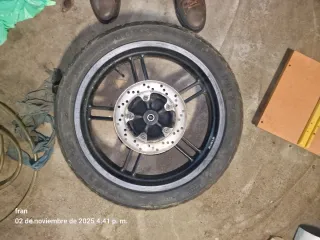 Rueda trasera de moto