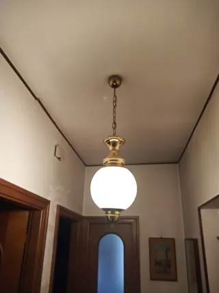 Lampadario Ottone e Vetro Opalino