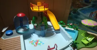 Playmobil Piscina con tobogán y figuras