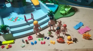 Playmobil Piscina con tobogán y figuras