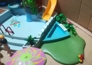 Playmobil Piscina con tobogán y figuras