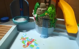 Playmobil Piscina con tobogán y figuras