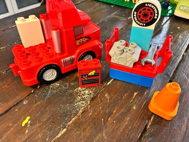 Mack al Circuito Disney Pixar Lego Duplo