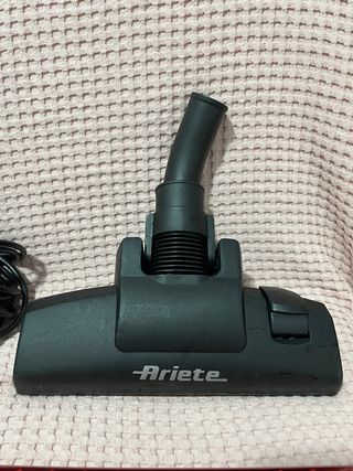 Aspiradora Ariete Roja y Gris