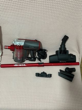 Aspiradora Ariete Roja y Gris