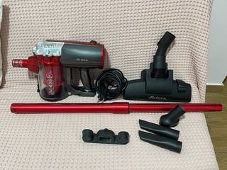 Aspiradora Ariete Roja y Gris