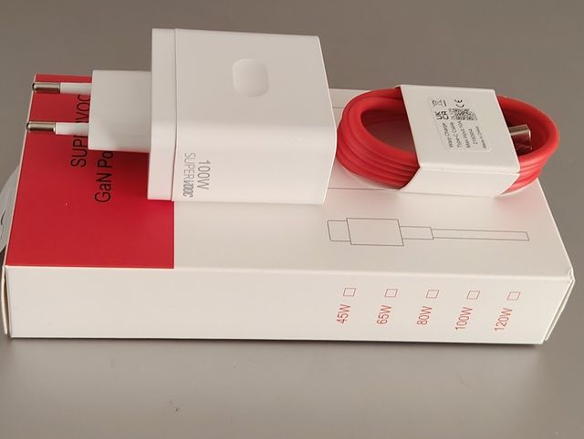 Cargador compartible OPPO / Realme 100W Super VOOC