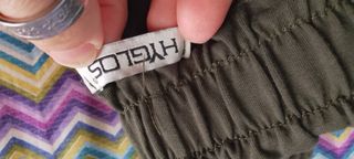 Pantaloni tuta neri e verdi