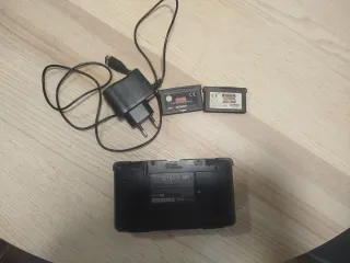Nintendo DS Gris + Cargador y Juegos