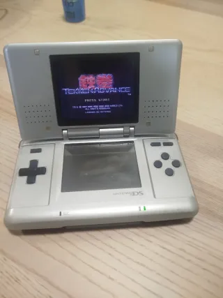 Nintendo DS Gris + Cargador y Juegos