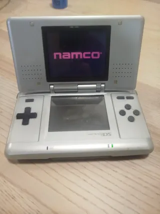 Nintendo DS Gris + Cargador y Juegos