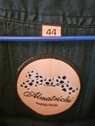 Vestido corto verde con bordado floral