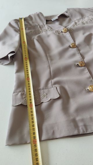 Conjunto de falda y chaqueta gris