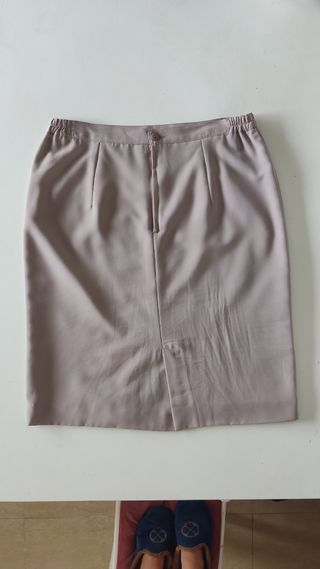 Conjunto de falda y chaqueta gris