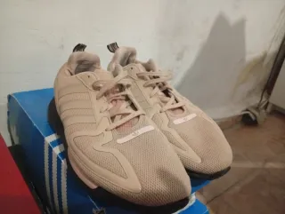 Zapatillas Adidas Beige y Rosa