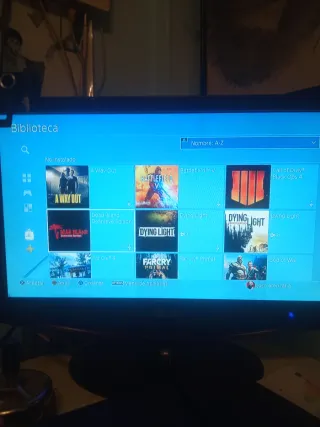 PS4 (PlayStation 4) Negra + Juegos vendo o cambio