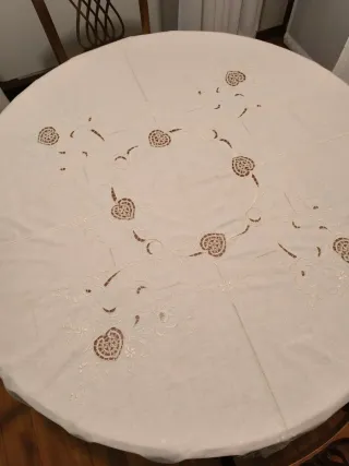 Tovaglia rotonda ricamata con 8 tovaglioli