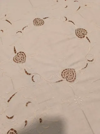 Tovaglia rotonda ricamata con 8 tovaglioli