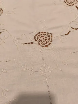 Tovaglia rotonda ricamata con 8 tovaglioli