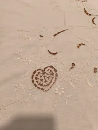 Tovaglia rotonda ricamata con 8 tovaglioli