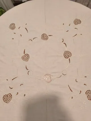 Tovaglia rotonda ricamata con 8 tovaglioli