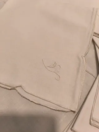 Tovaglia rotonda ricamata con 8 tovaglioli