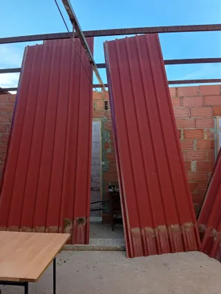 Chapas onduladas rojas y transparentes