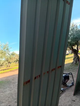 Chapas onduladas rojas y transparentes