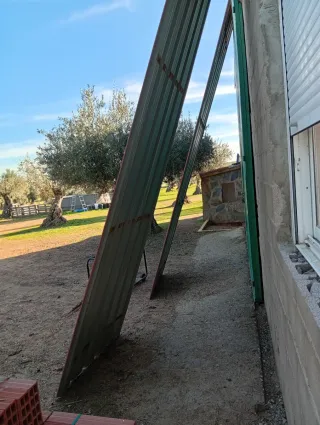 Chapas onduladas rojas y transparentes