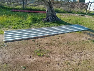 Chapas onduladas rojas y transparentes