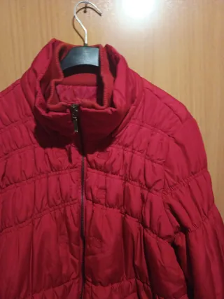 Cazadora roja acolchada súper abrigada